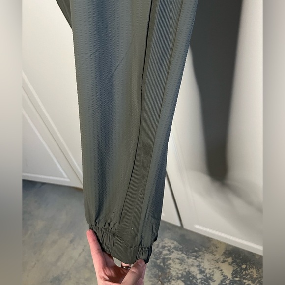 Athleta Textured Brooklyn Jogger Pant - Picture 4 of 11